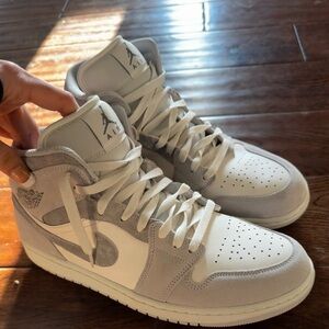 AIR JORDAN RETRO 1 MID SE SUEDE CASUAL SHOES - brand new